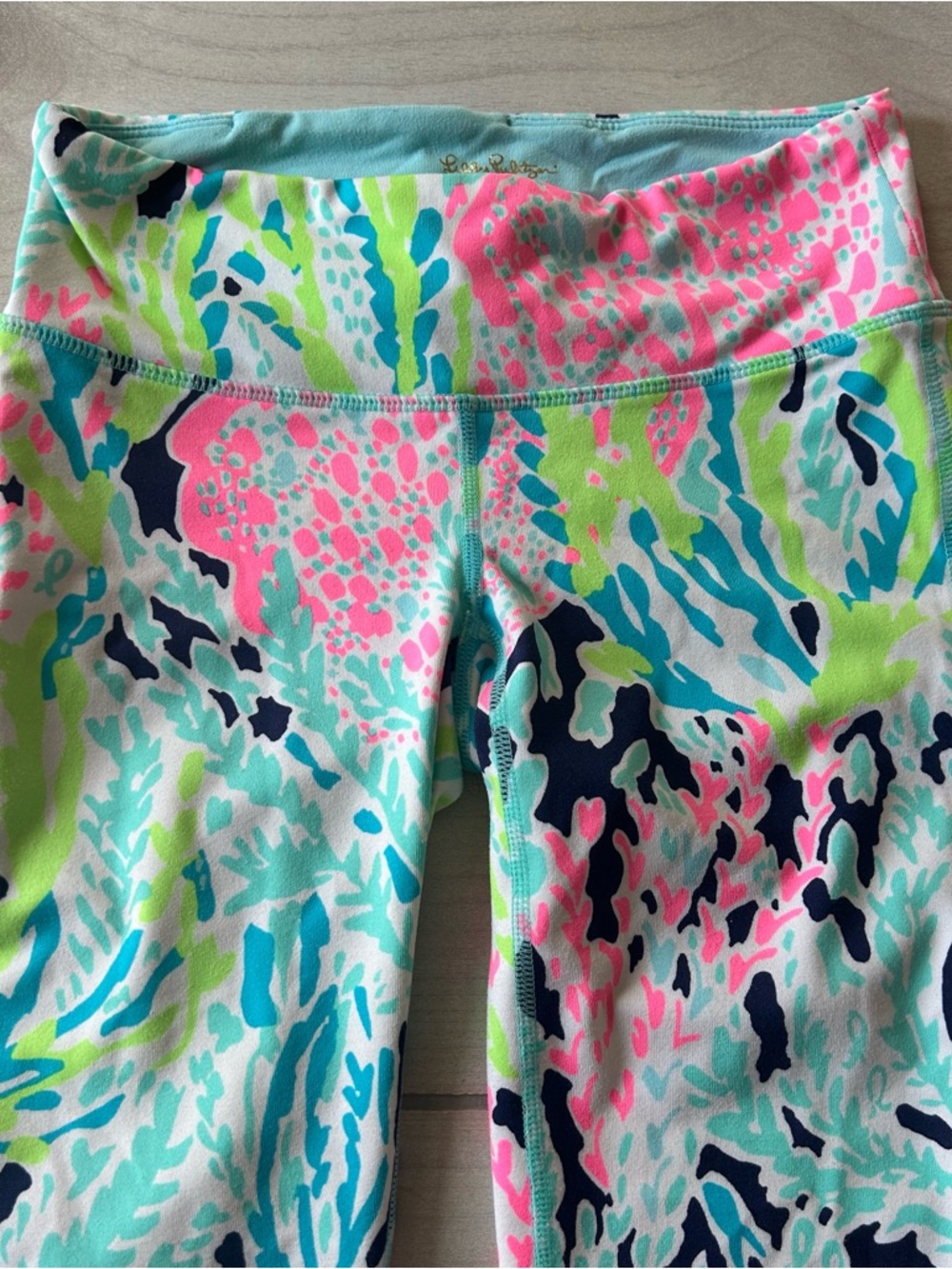 Lilly Pulitzer Luxletic Tropical Coral Resort Cropped 28" Active Leggings - Picture 2 of 5